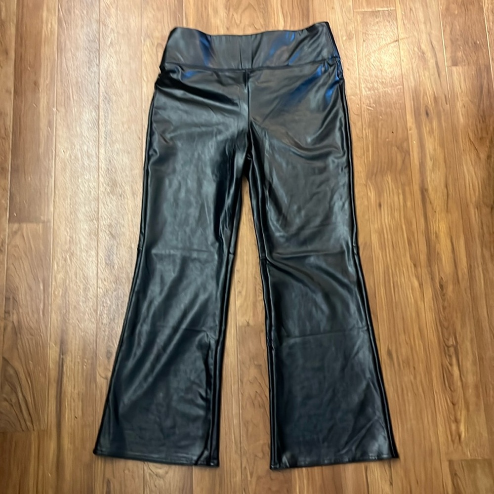 Vince Camuto Size Medium Flared Black Faux Leather Pants
